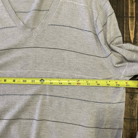 Banana Republic V-Neck Sweater Tan Stripe Silk Blend Mens Large Soft Classic Fit - Picture 6 of 7